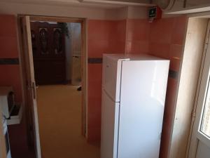 A kitchen or kitchenette at Rifugio Fulieri in Salento