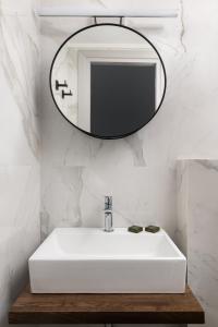 A bathroom at The City Gem Urban Apt.