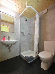 Ванная комната в Schutzenbach Backpackers For Adults 18-35