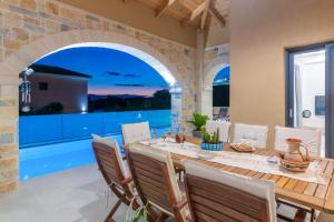 Restaurant o un lloc per menjar a Romanza II Luxury Villa