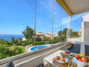 Bazén v ubytovaní Benalmadena 3 BEACH POOL VIEW, TERRACE, GARDEN alebo v jeho blízkosti