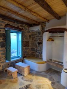 A bathroom at Dimitrakis Guesthouse