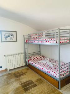 a bedroom with two bunk beds with red and white shoes at Cabedelo guest house in Viana do Castelo
