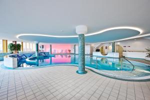Bazén v ubytování Hotel Manggei Designhotel Obertauern nebo v jeho okolí