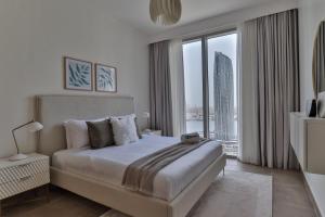 Voodi või voodid majutusasutuse HiGuests - Luxe Apartment With Panoramic Views on Dubai Creek toas