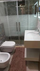 Ένα μπάνιο στο Villa Jana Chalet