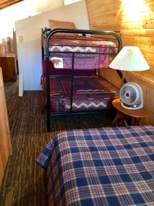 a bedroom with two bunk beds in a cabin at Sequoia National Forest CabinK in Panorama Heights