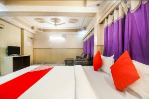 Ένα ή περισσότερα κρεβάτια σε δωμάτιο στο Hotel Aditya Palace