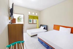 Krevet ili kreveti u jedinici u okviru objekta Collection O 91046 Hotel Remaja Indah Masamba