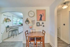 Φωτογραφία από το άλμπουμ του Historic Branson Cottage 7 Mi to Table Rock Lake! σε Μπράνσον