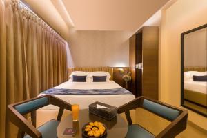 En eller flere senger på et rom på Hotel Metropole Inn