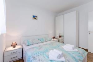 Posteľ alebo postele v izbe v ubytovaní Apartments Kaja