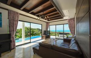 Hồ bơi trong/gần BANGPOR NICE SEAVIEW VILLA