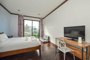 Giường trong phòng chung tại BANGPOR NICE SEAVIEW VILLA +24 ảnh