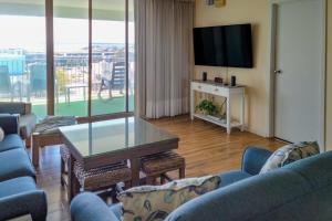 Μια τηλεόραση ή/και κέντρο ψυχαγωγίας στο English Towers 702
