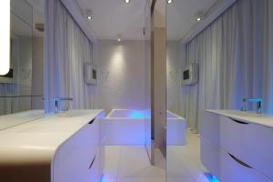 Bagno di i-Suite Hotel