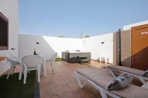 a patio with a table and chairs and a kitchen at Eclipse in Puerto del Rosario
