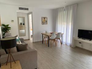 Televízia a/alebo spoločenská miestnosť v ubytovaní Dobo Málaga Soho + 37 fotografií