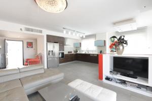 Гостиная зона в Amdar Holiday Apartments with private pools