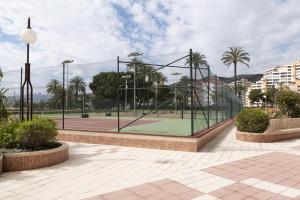 Tenis alebo squash v ubytovaní Florazar 2, Ix-9-C alebo jeho okolí