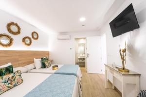 Televízia a/alebo spoločenská miestnosť v ubytovaní Hostal Romerito