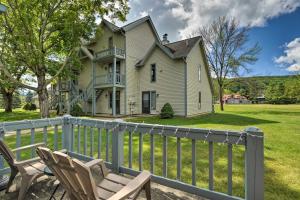 Gallery image of Townhome with Fireplace - Walk to Chairlift! in Ellicottville