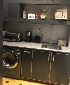 Η κουζίνα ή μικρή κουζίνα στο Habitaciones en Suite Balcarce