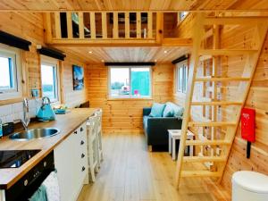 a kitchen and living room in a tiny house at Bracken Heights in Newark-on-Trent
