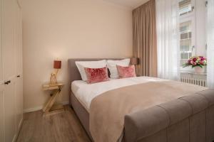 Кровать или кровати в номере VIP Apart Center Baden-Baden
