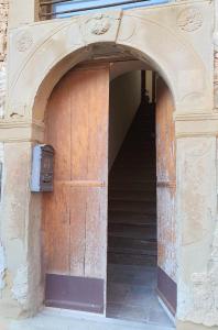 The facade or entrance of L'Antico Palazzo