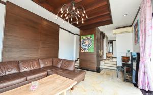Khu vực ghế ngồi tại BANGPOR NICE SEAVIEW VILLA