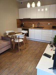 Zamiejska Modern Apartments tesisinde mutfak veya mini mutfak