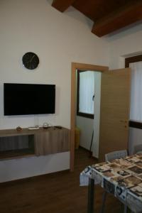 Televízia a/alebo spoločenská miestnosť v ubytovaní A casa di Giò