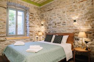 Postel nebo postele na pokoji v ubytování Archontiko Epirus 1