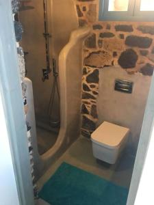 Ein Badezimmer in der Unterkunft Traumhaus Nisyros