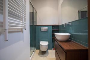 Koupelna v ubytování P2sal1071- Elegant Apartment in Carrer de Salinas + 12 fotografií