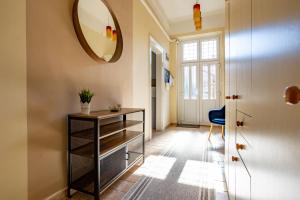 Posedenie v ubytovaní Central Design Apartment