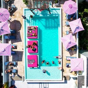 Bazen u objektu Hotel The Palm ili u blizini