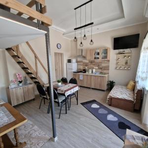 Kuchyňa alebo kuchynka v ubytovaní Hanna Villa Siófok