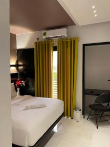 Hôtel Vendôme Douala客房内的一张或多张床位