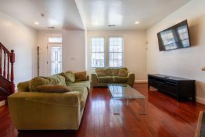 Posezení v ubytování Relaxing, Spacious, Private, Walkable in Petworth!