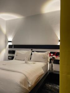 Hôtel Vendôme Douala客房内的一张或多张床位