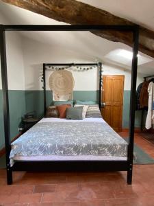 Posteľ alebo postele v izbe v ubytovaní La Tour des Baronnies à la Porte de l eau