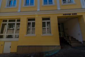 Eine Fassade oder ein Eingang zu ART HOTEL HOUSE ONE