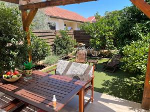 Κήπος έξω από το Lipo je