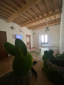 A television and/or entertainment centre at B&B I Giardini