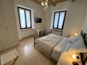 A bed or beds in a room at B&B I Giardini