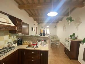 A kitchen or kitchenette at B&B I Giardini