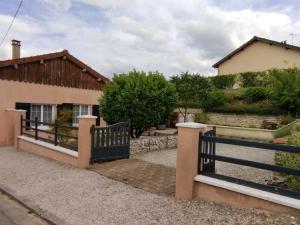 a fence in front of a house at ESCAPADE CHAMPENOISE in Chavanges
