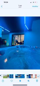 a picture of a swimming pool in a room at Magnifique villa avec jaccuzi in Wimille